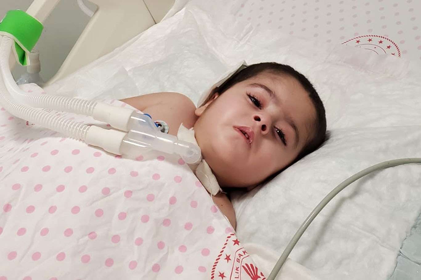 93 gün yoğun bakımda kalan ve 10 kez kalbi duran çocuk şifa buldu 93 gün yoğun bakımda kalan ve 10 kez kalbi duran çocuk şifa buldu